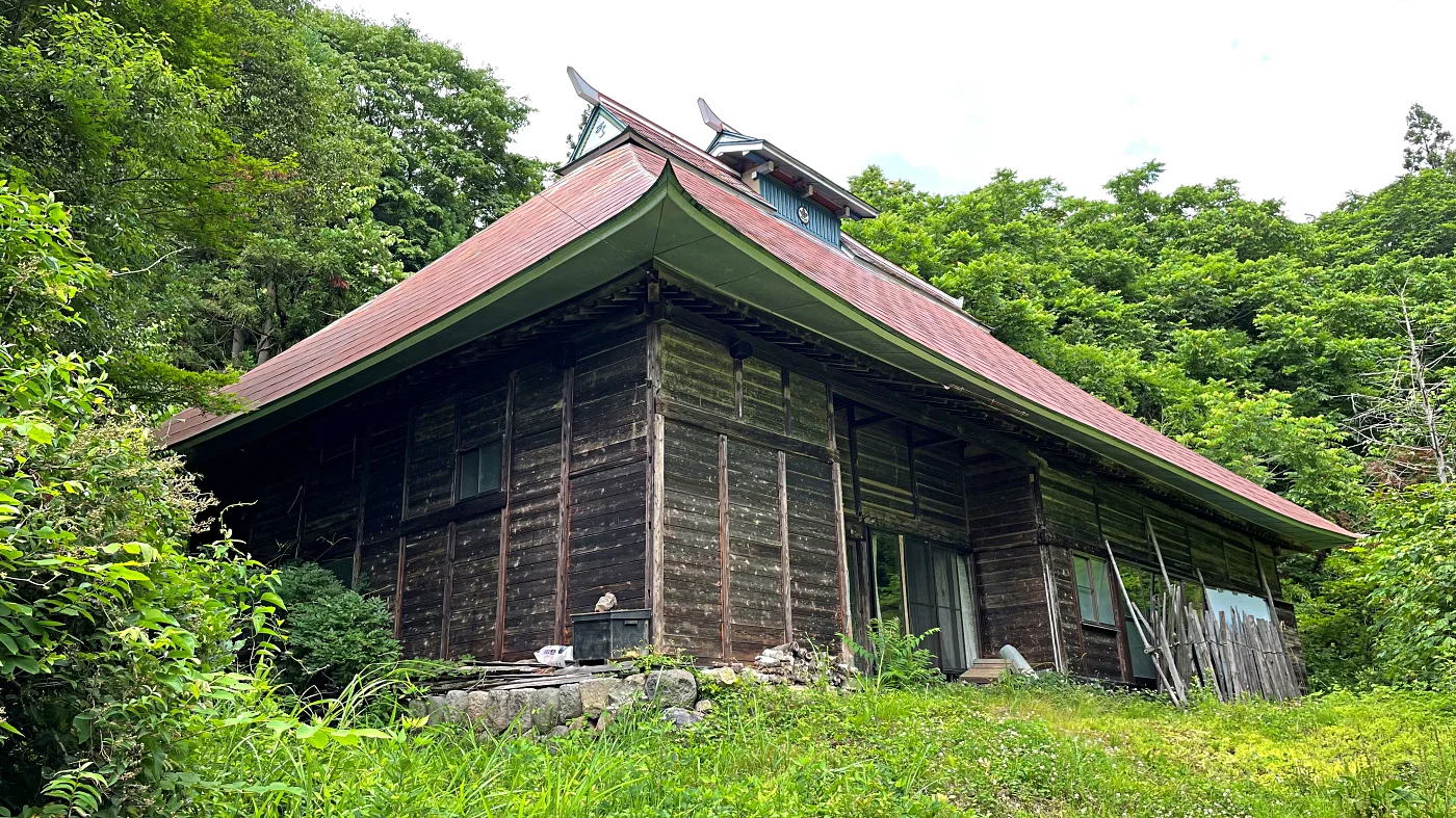 トタン屋根の家屋 = 2022年7月6日 泥部