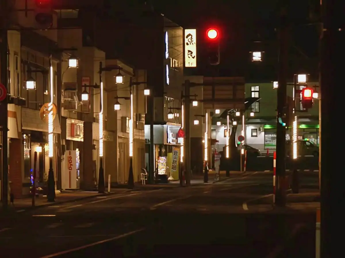 駅前商店街でのイルミネーションの様子 = 2021年撮影