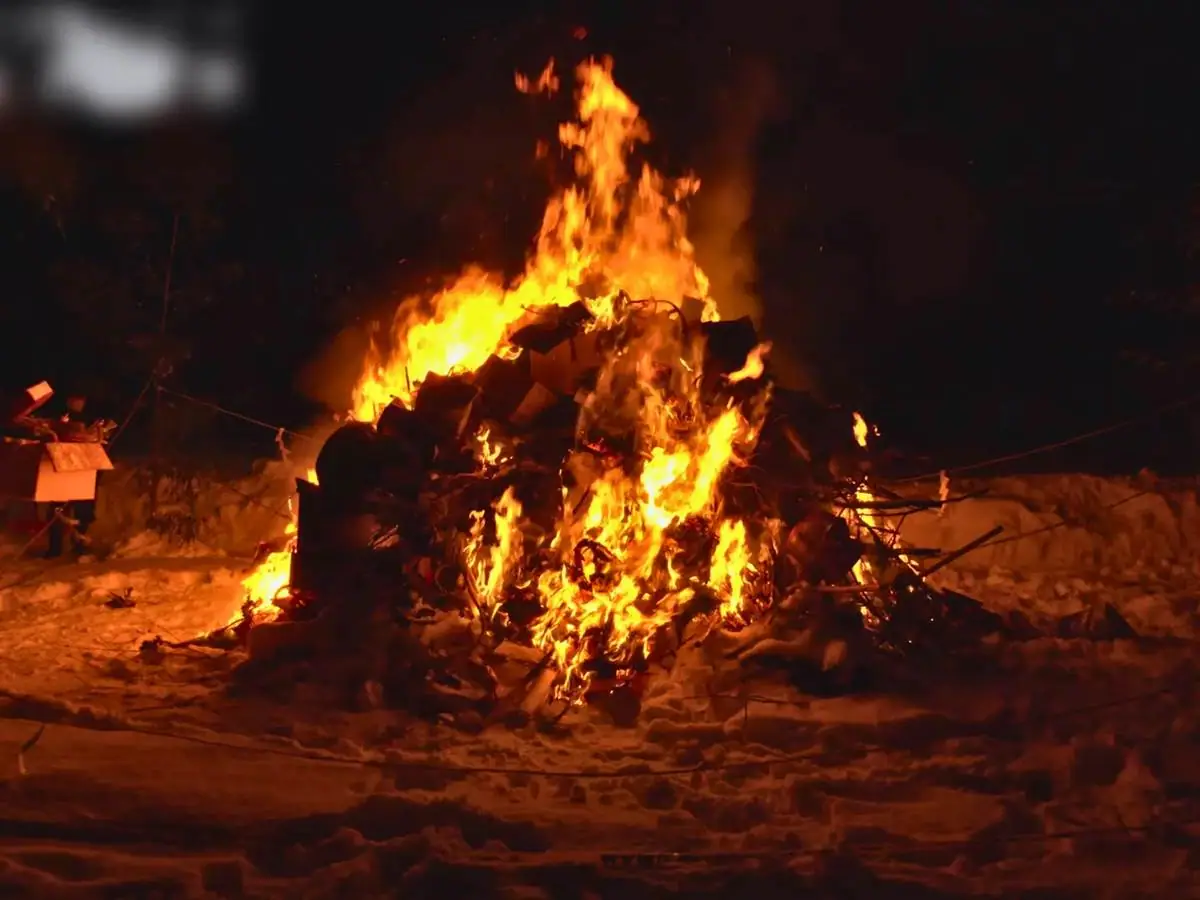 どんと祭の様子 = 2022年1月14日 月岡神社