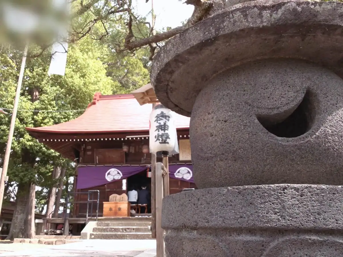 例大祭が行われている御社殿 = 2022年4月24日 月岡神社