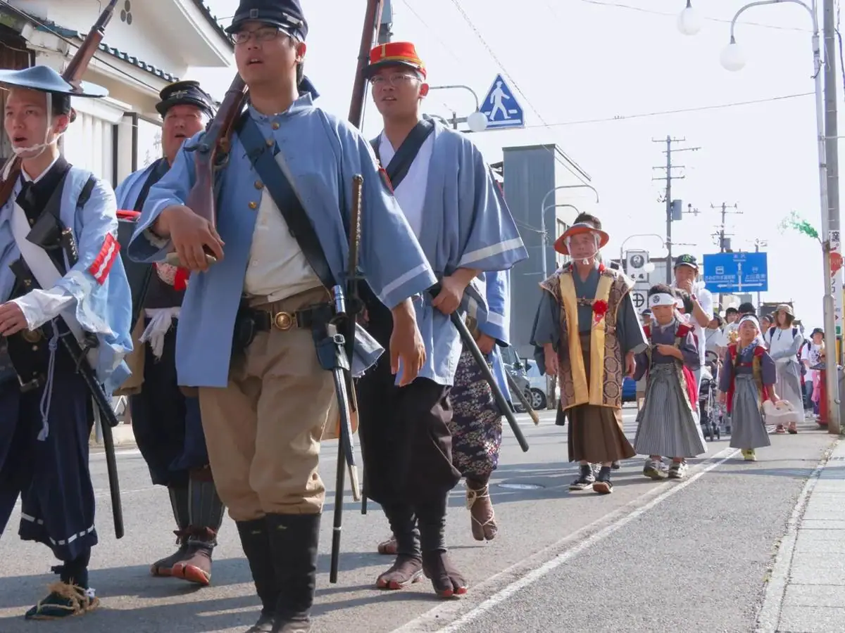 市内を練り歩く様子 = 2022年9月18日 十日町